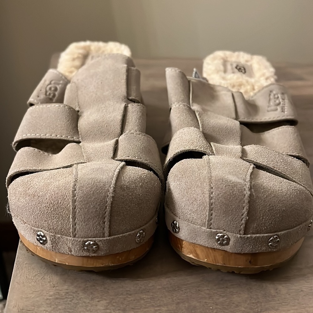 UGG Women’s Ore Wasabi Tan Leather Wooden Mule Clog Size 9